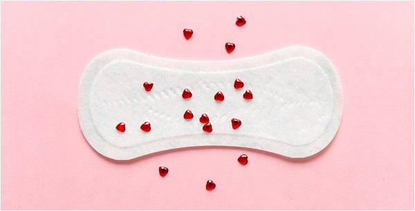 سبب نزول دم اسود بداية الدورة صحتك